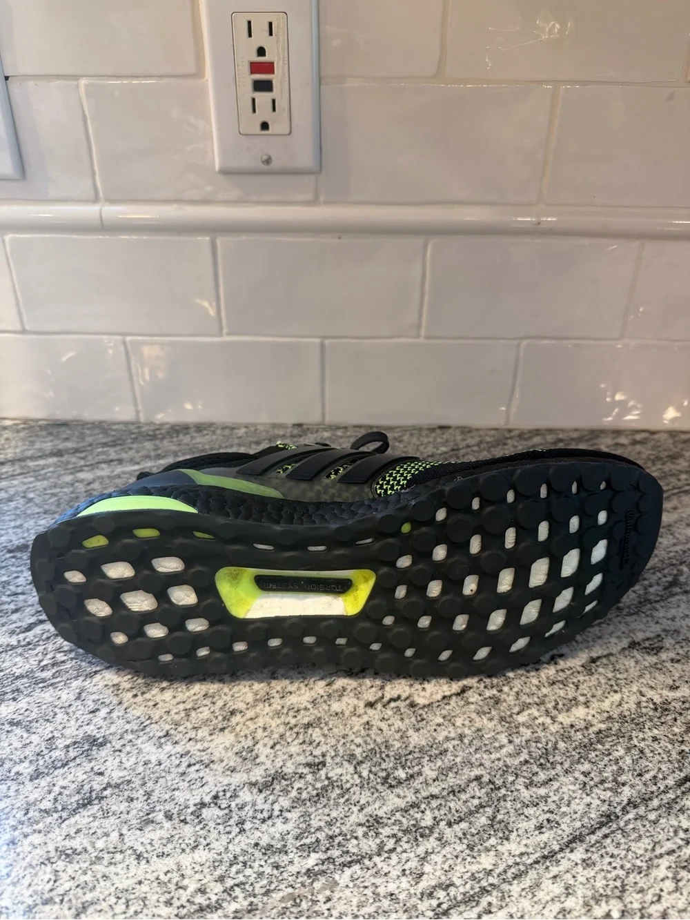 Men’s Adidas UltraBoost 1.0 Black Lucid Lemon ID9682 Primeknit Size 9.5